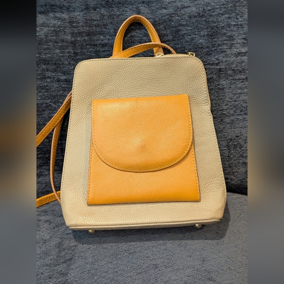 Divina Firenze Stylish Cream and Tan Leather Backpack - Picture 1 of 9